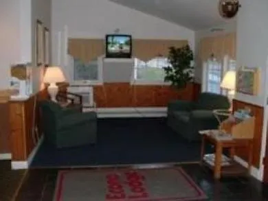 Econo Lodge Inn & Suites Shelburne