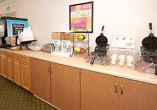 Econo Lodge Inn & Suites Shelburne